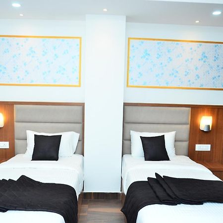 Hotel Eyrie Nest Bangalore Bagian luar foto