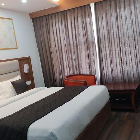 Hotel Eyrie Nest Bangalore Bagian luar foto