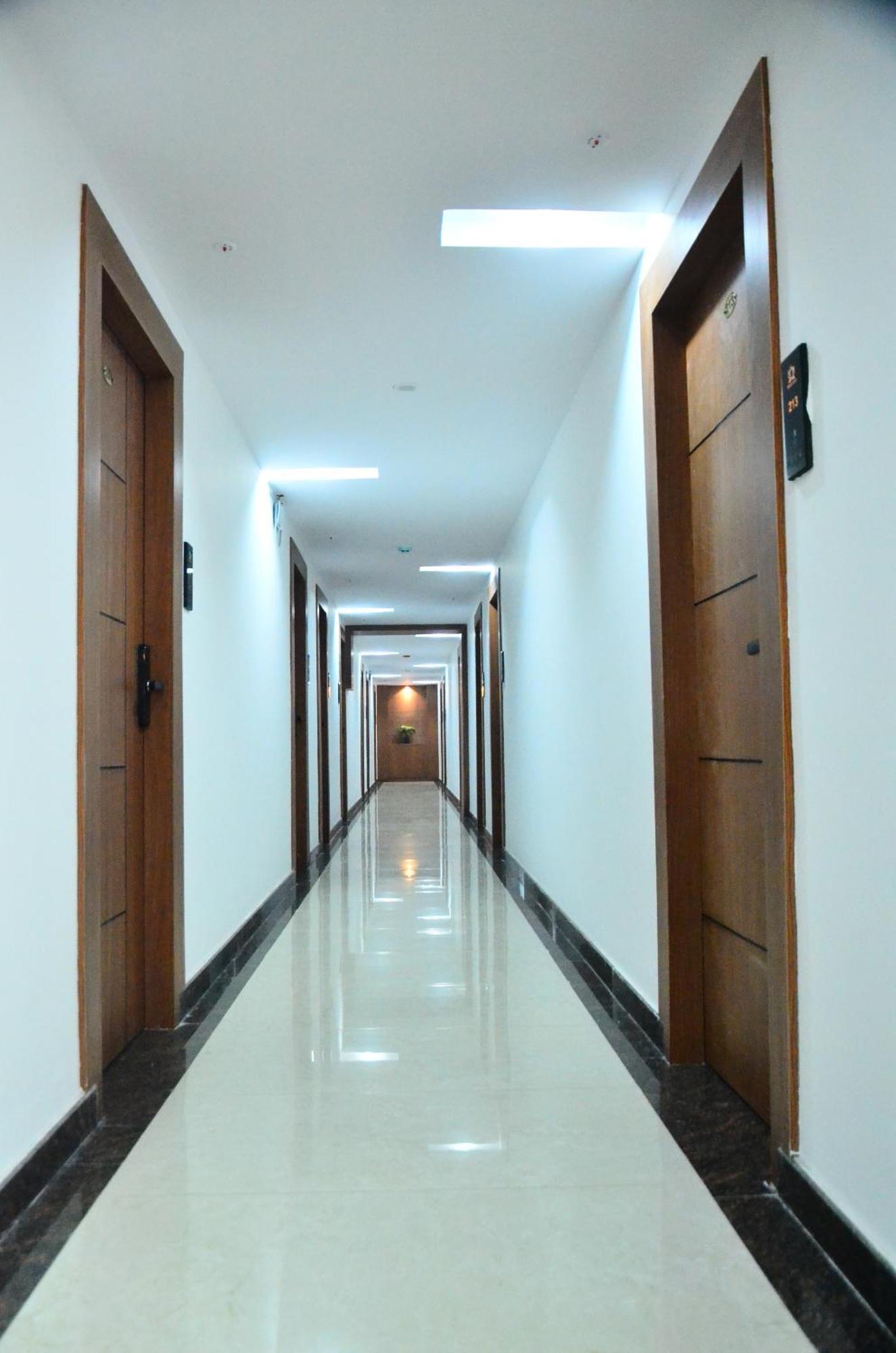 Hotel Eyrie Nest Bangalore Bagian luar foto