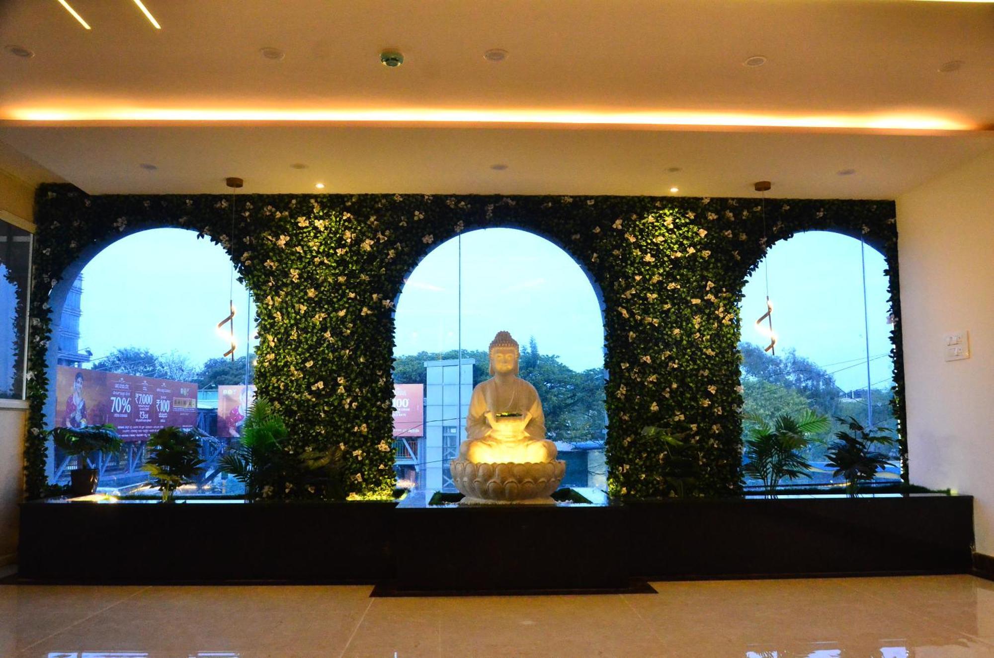 Hotel Eyrie Nest Bangalore Bagian luar foto