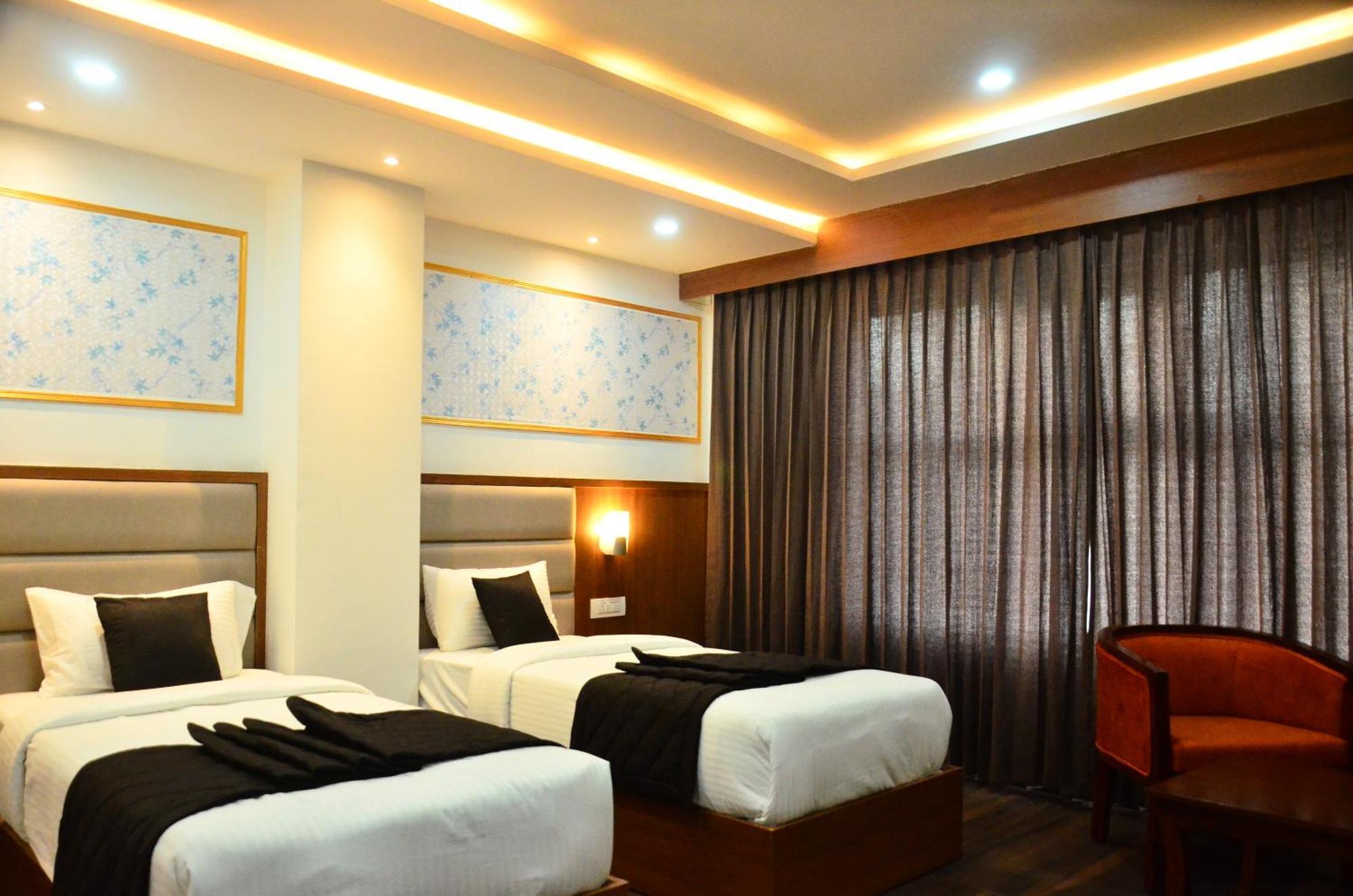 Hotel Eyrie Nest Bangalore Bagian luar foto