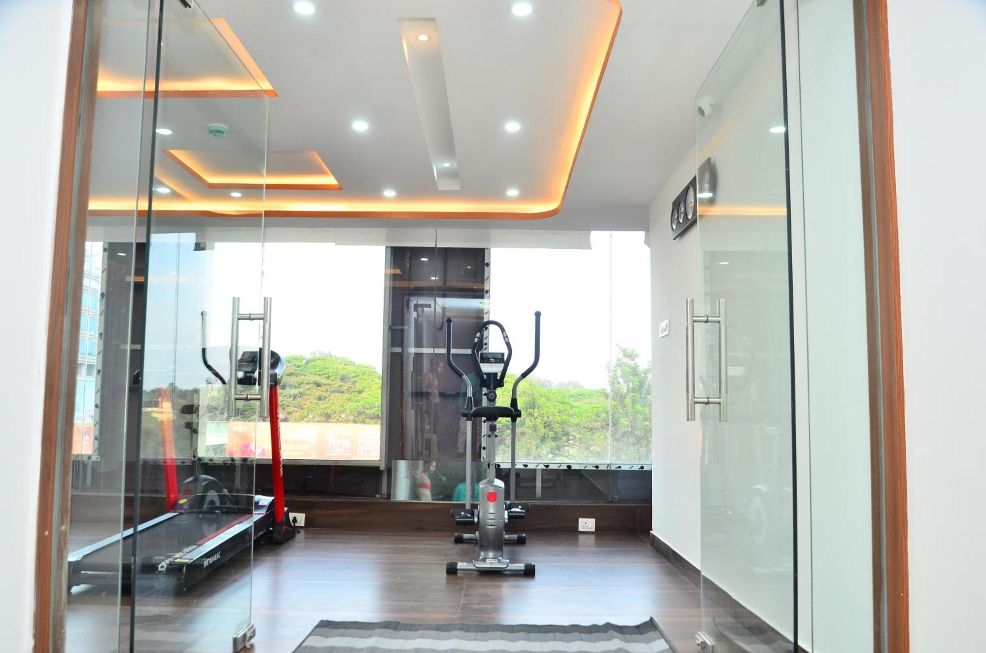 Hotel Eyrie Nest Bangalore Bagian luar foto