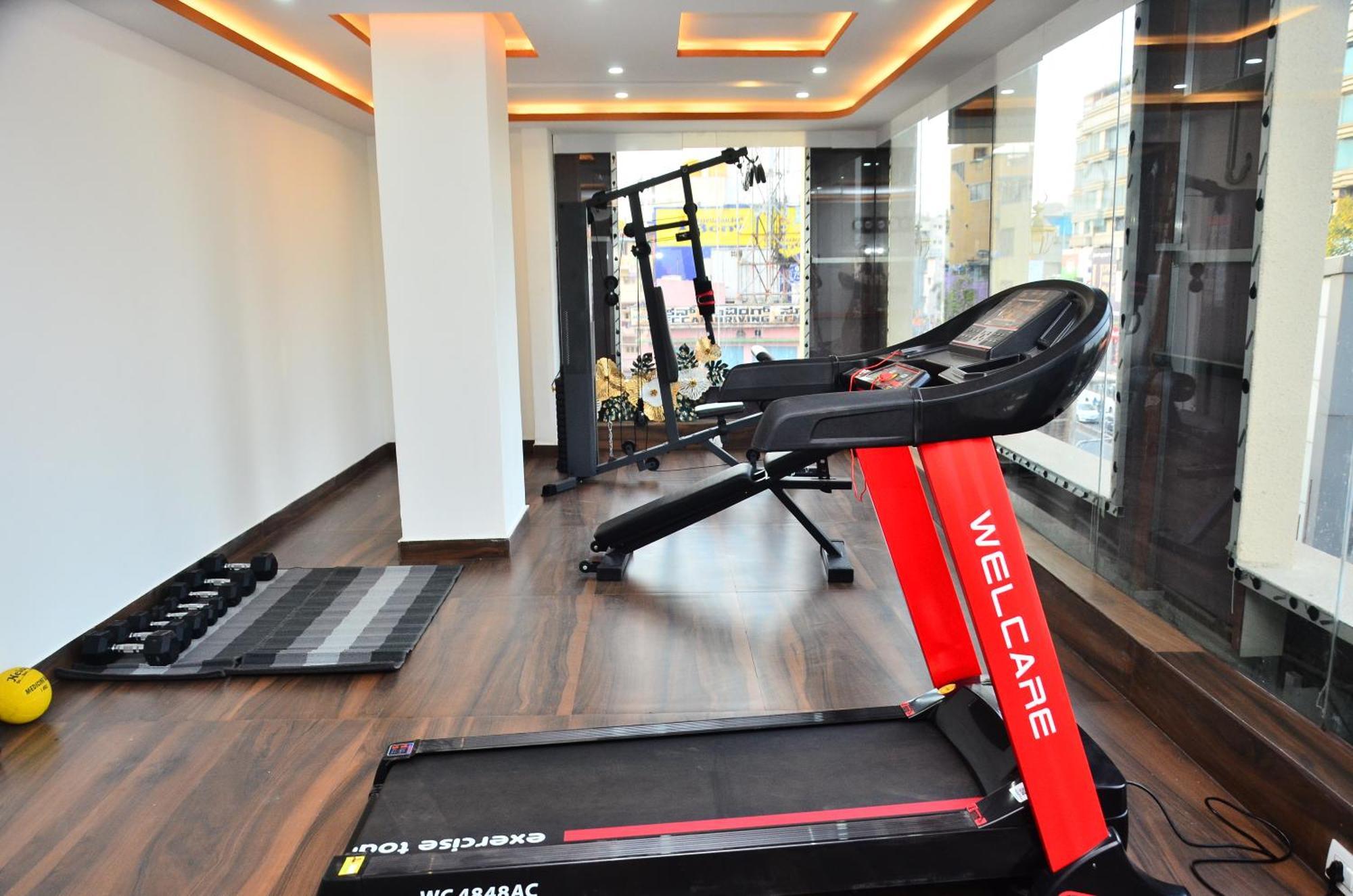 Hotel Eyrie Nest Bangalore Bagian luar foto