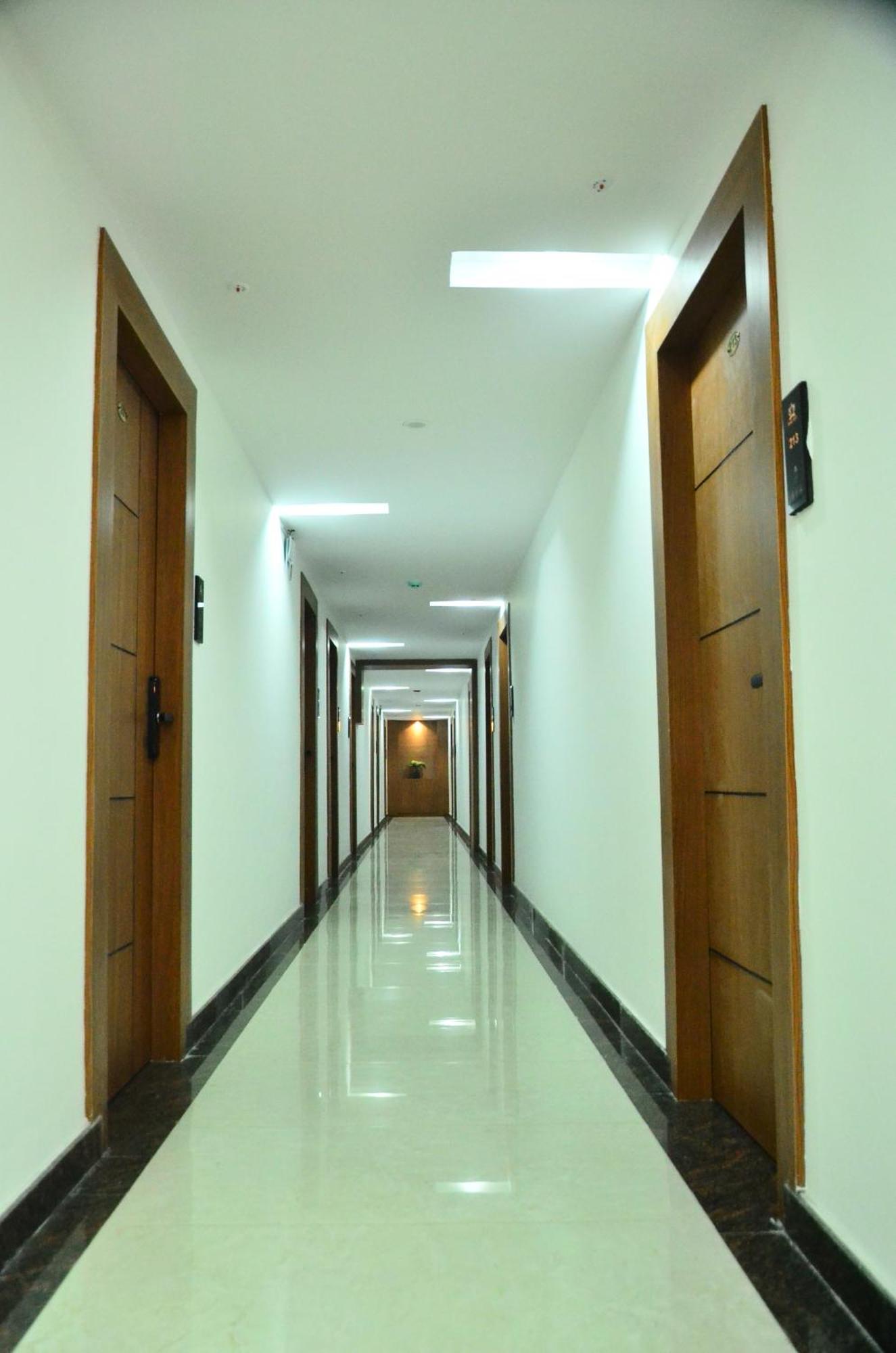 Hotel Eyrie Nest Bangalore Bagian luar foto