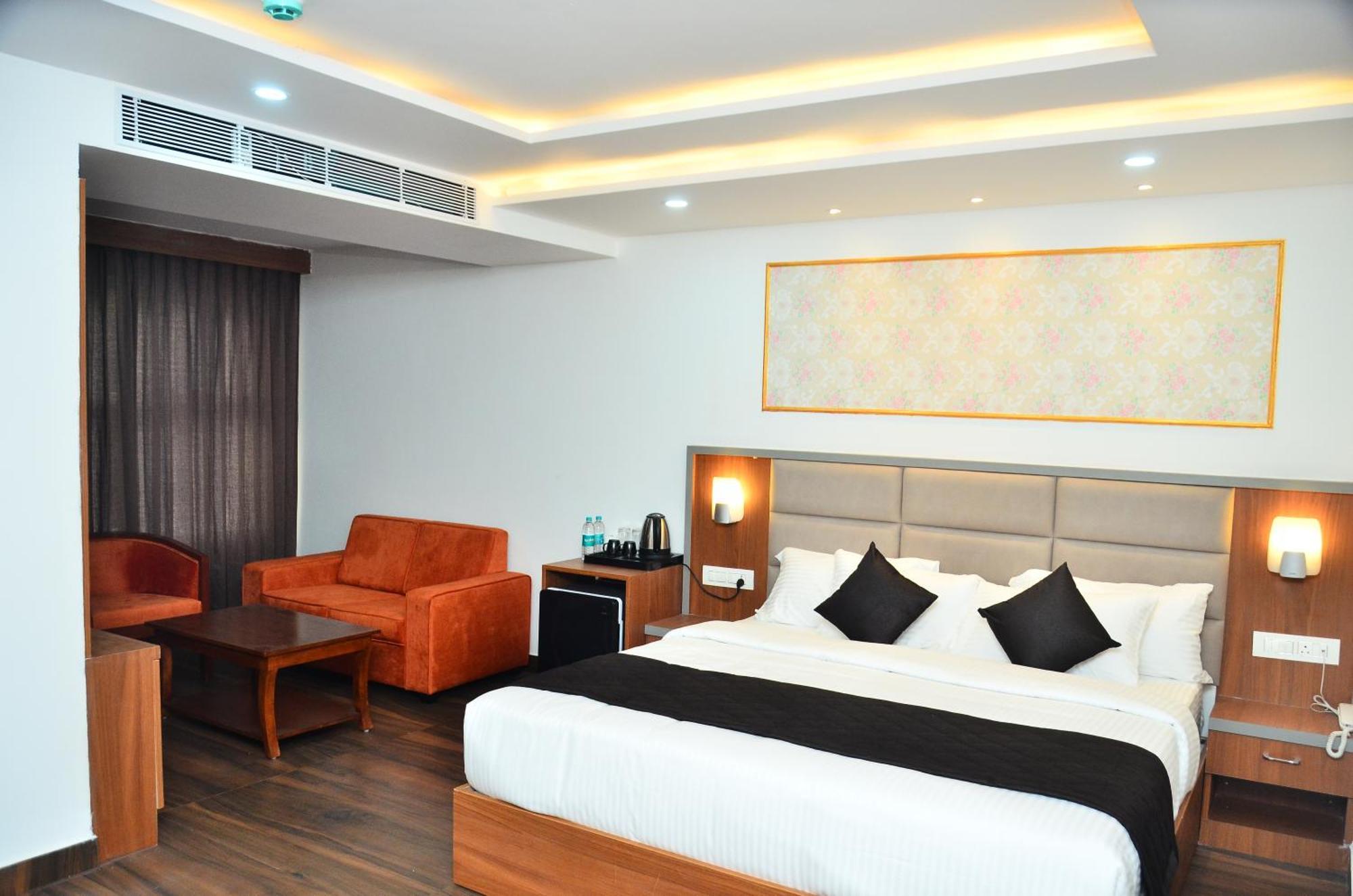 Hotel Eyrie Nest Bangalore Bagian luar foto