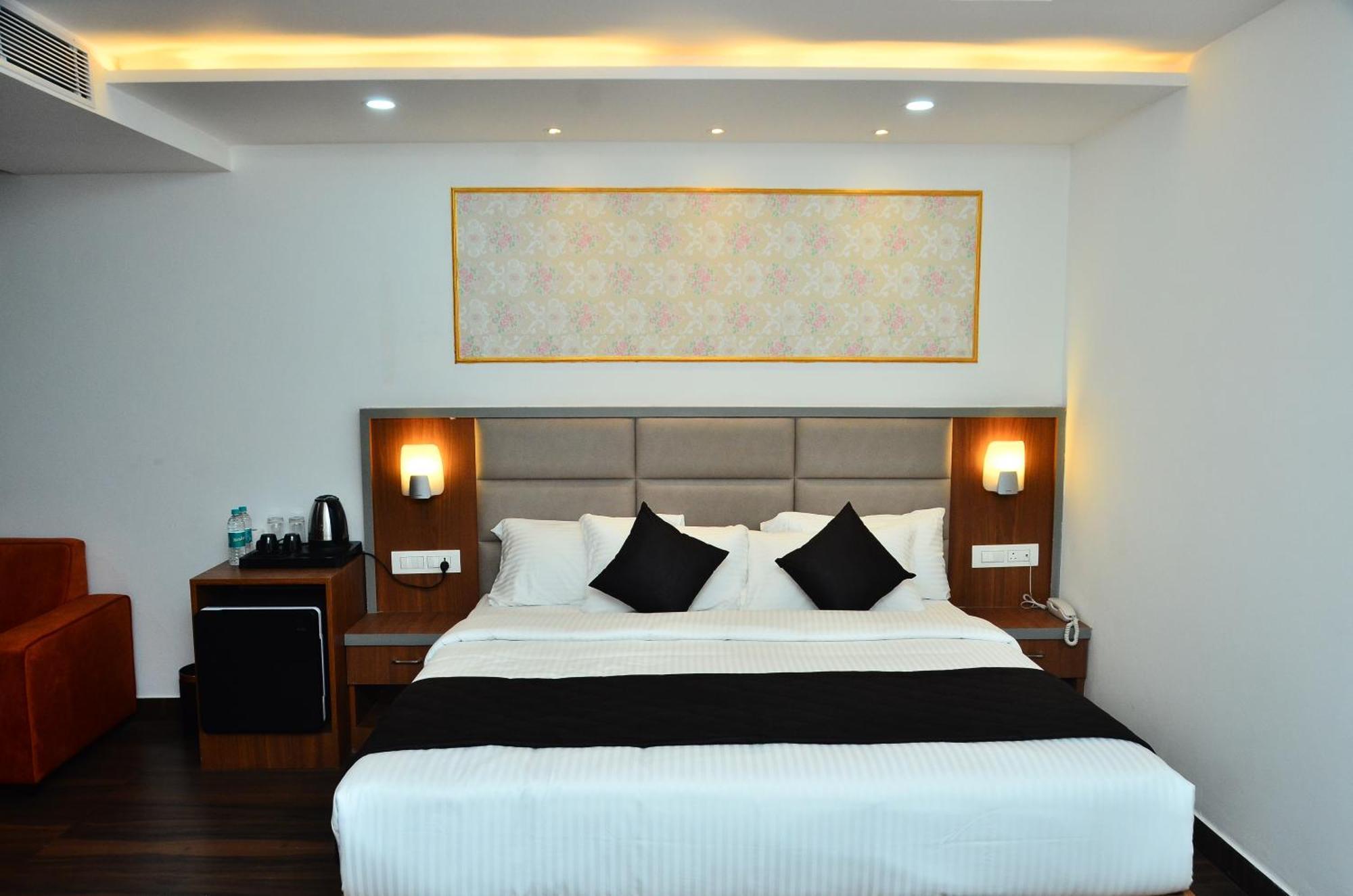 Hotel Eyrie Nest Bangalore Bagian luar foto