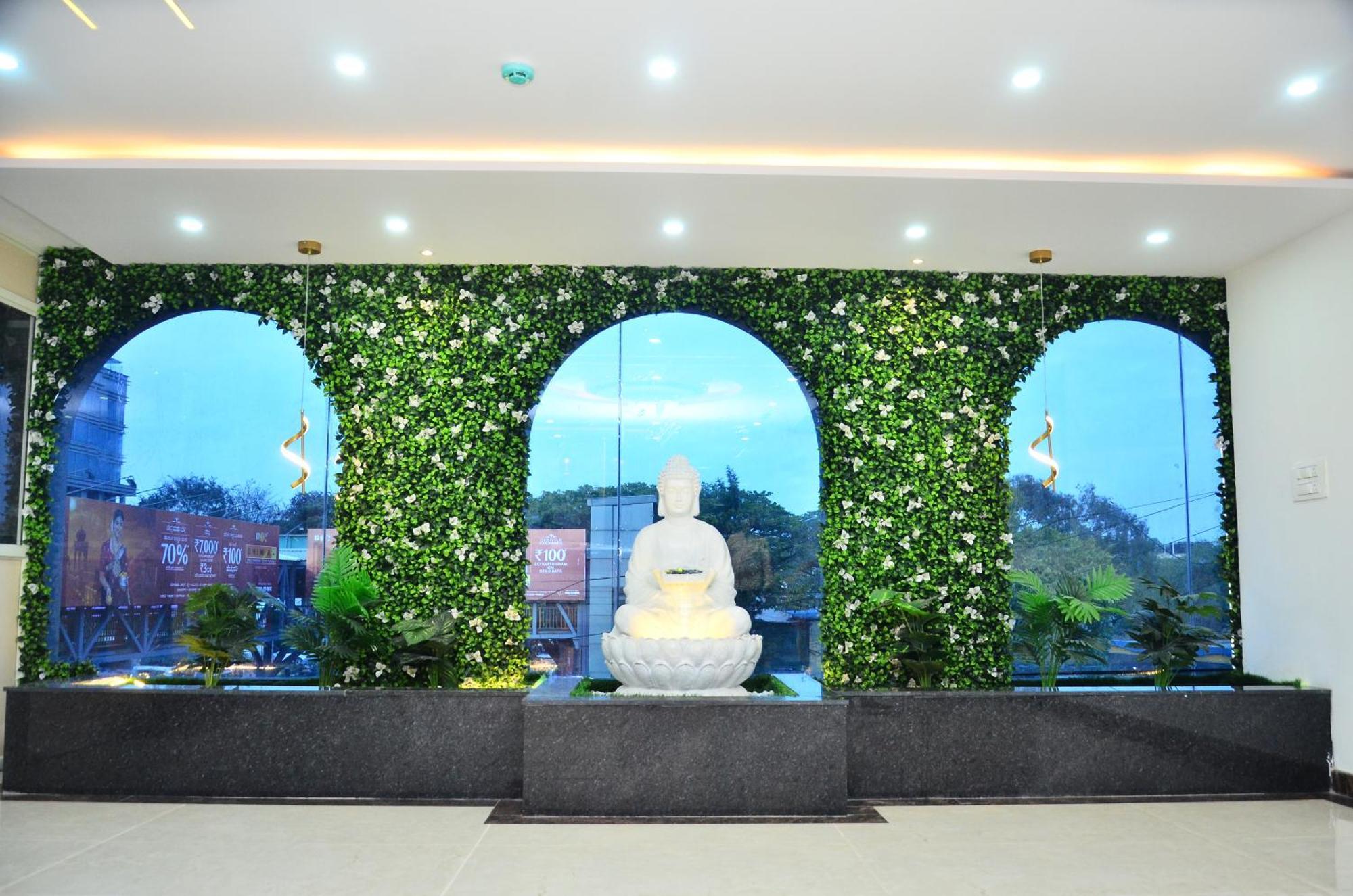 Hotel Eyrie Nest Bangalore Bagian luar foto
