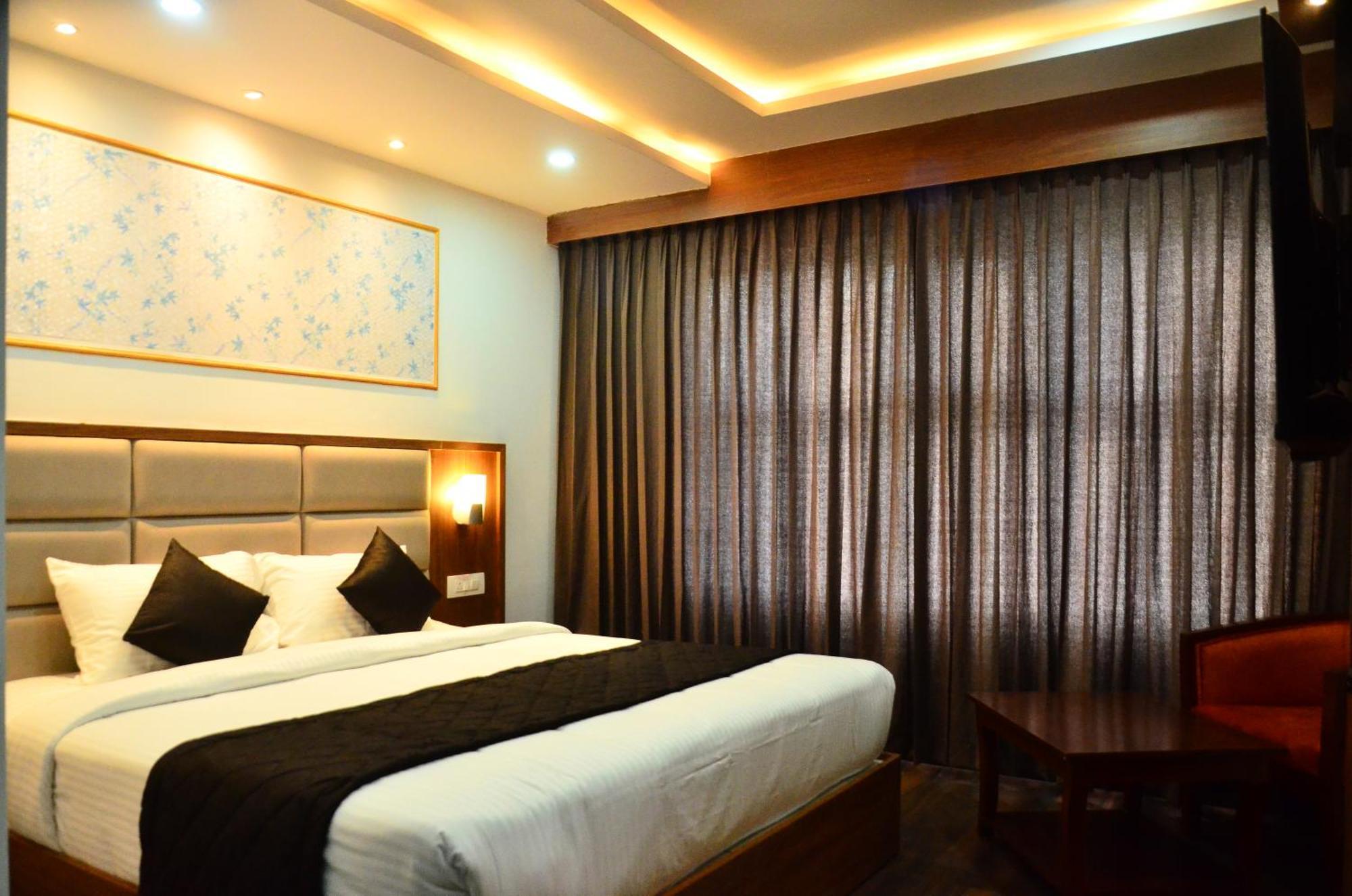 Hotel Eyrie Nest Bangalore Bagian luar foto