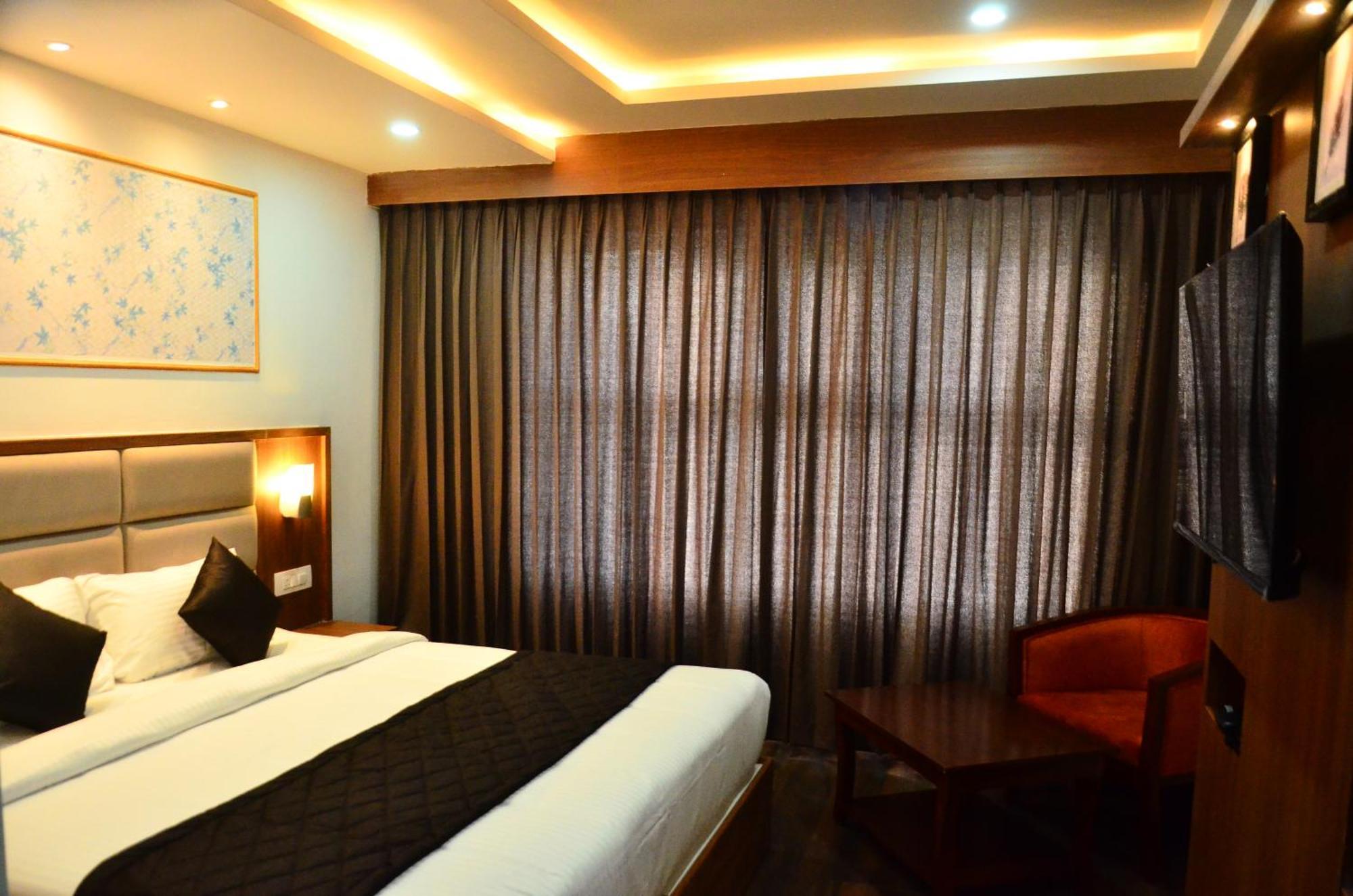 Hotel Eyrie Nest Bangalore Bagian luar foto